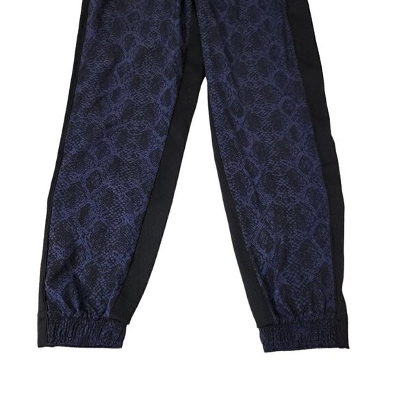 Athleta‎ Womens Brooklyn Jogger Pants 8 Navy Blue Python Snake Print Outdoor - Picture 2 of 13